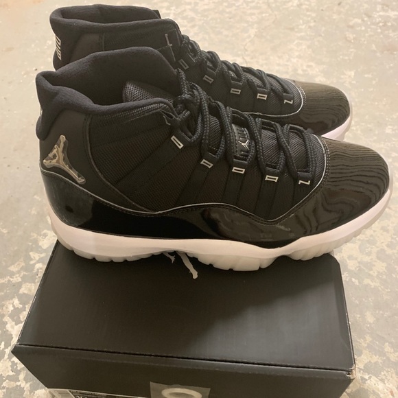 Size 10 Jordan 11 25th Anniversary - Picture 2 of 5